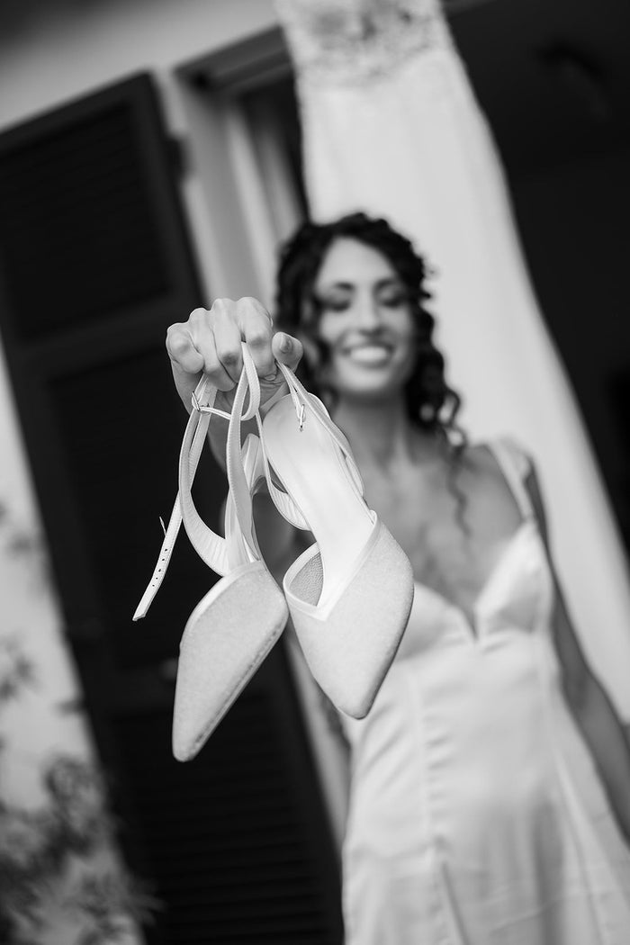 Sposa con le scarpe realizzate nel nostro laboratorio
